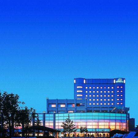 Hotel Port Plaza Тиба Экстерьер фото The hotel at night