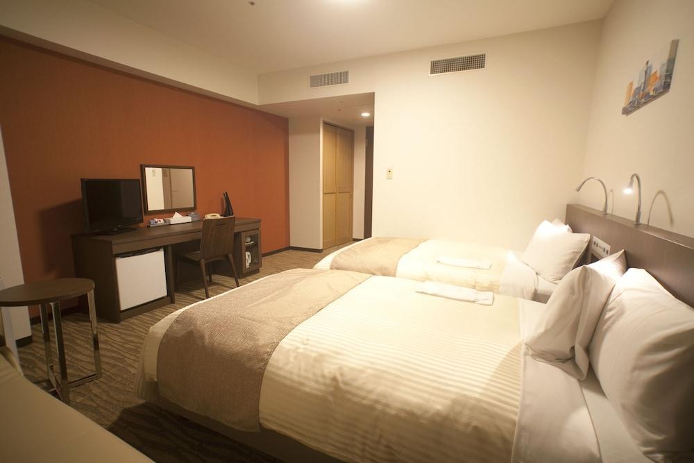 Hotel Port Plaza Тиба Экстерьер фото A room at the hotel