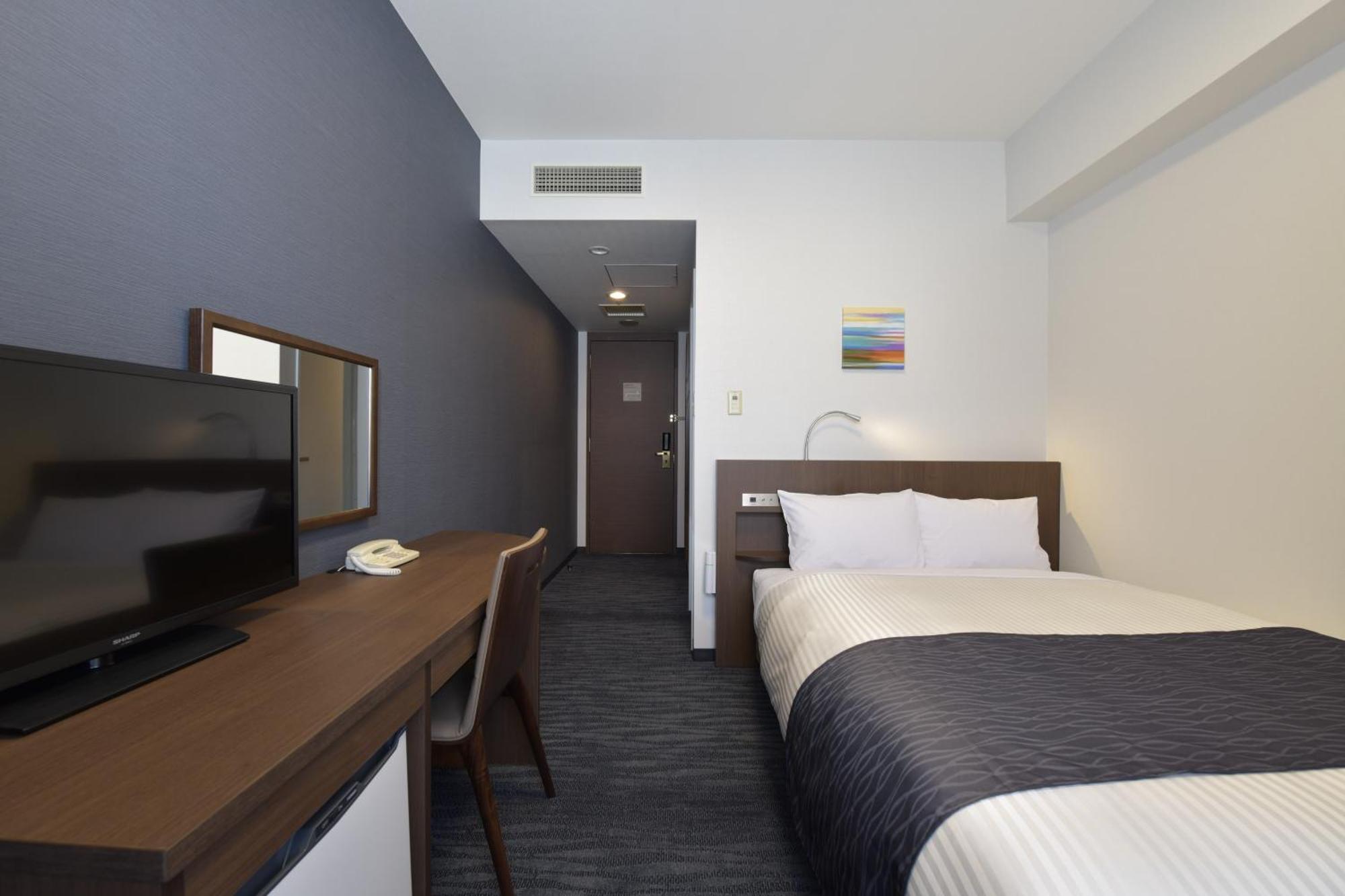 Hotel Port Plaza Тиба Экстерьер фото A single room at a hotel in Japan