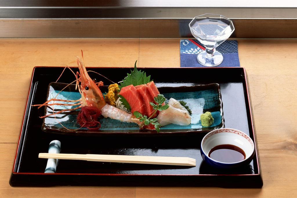 Hotel Port Plaza Тиба Экстерьер фото Sashimi