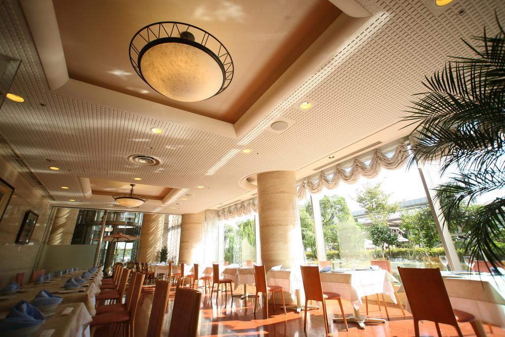 Hotel Port Plaza Тиба Экстерьер фото The interior of the restaurant