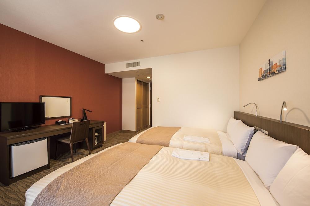 Hotel Port Plaza Тиба Экстерьер фото A typical room at a business hotel in Japan