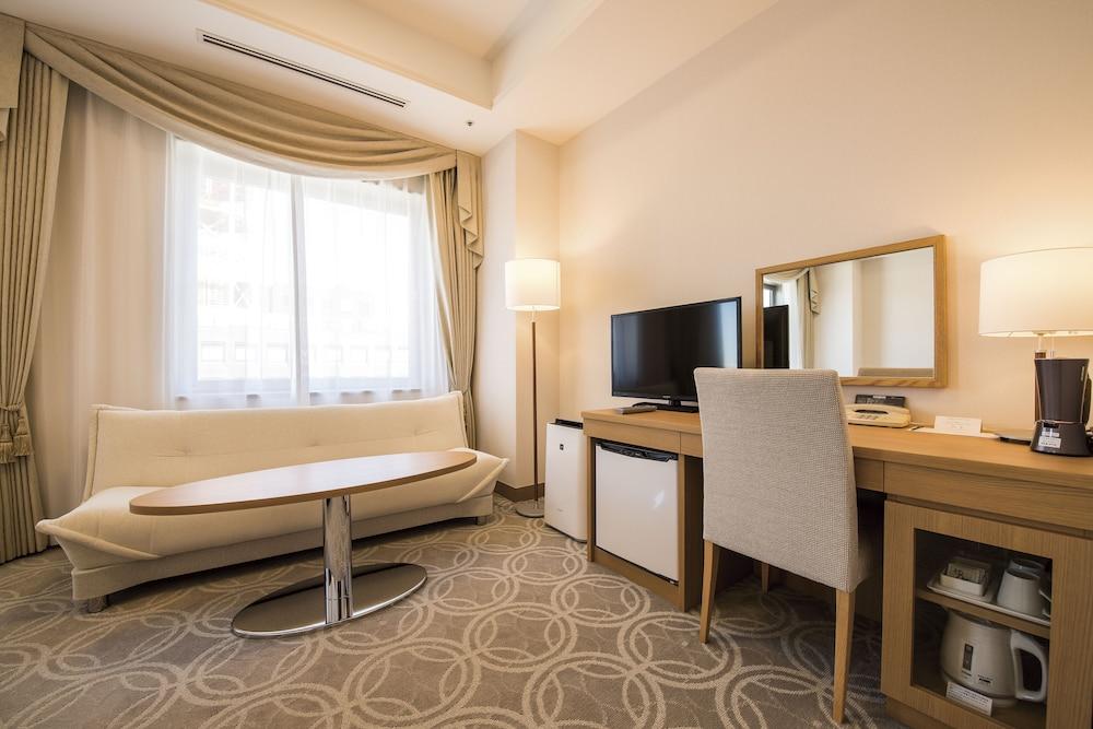 Hotel Port Plaza Тиба Экстерьер фото A room at the hotel
