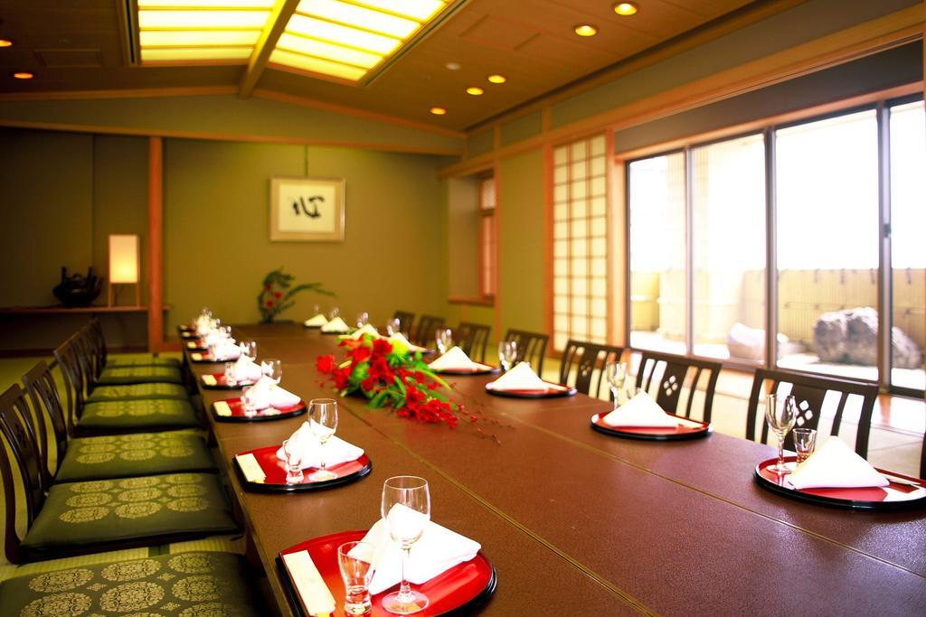 Hotel Port Plaza Тиба Экстерьер фото A traditional Japanese restaurant