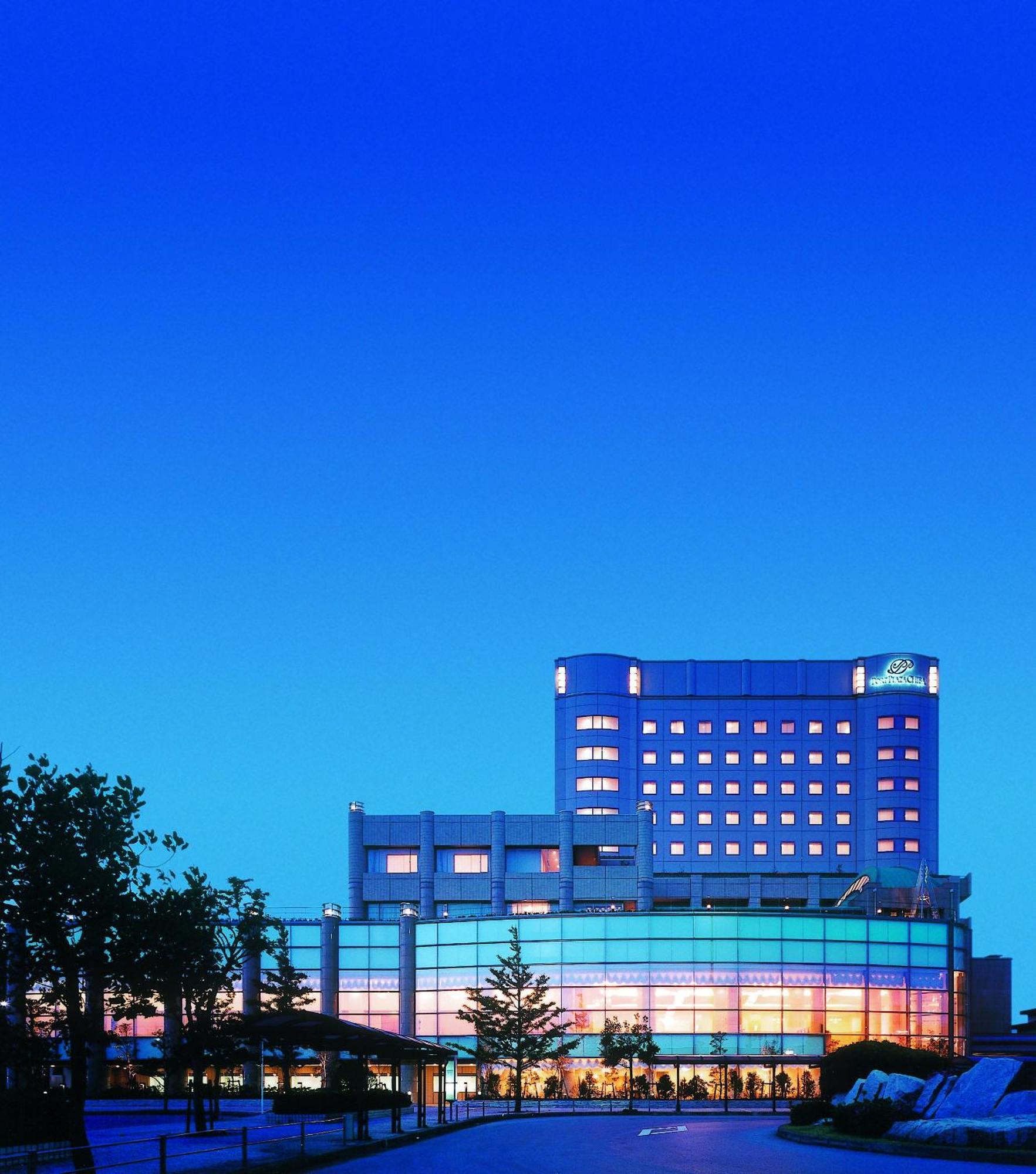 Hotel Port Plaza Тиба Экстерьер фото The hotel at night