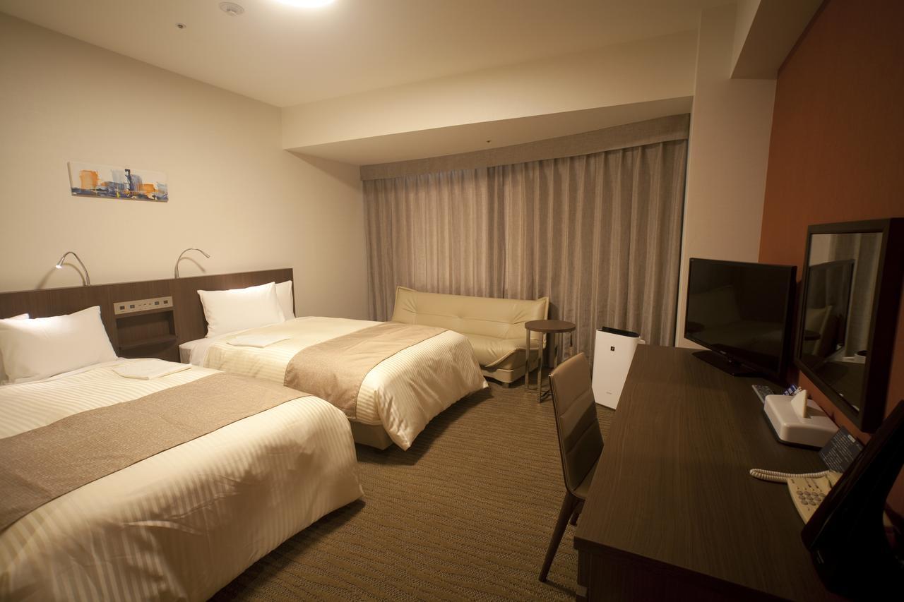 Hotel Port Plaza Тиба Экстерьер фото A room at the hotel