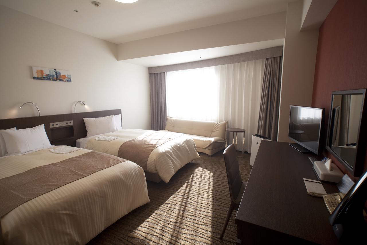 Hotel Port Plaza Тиба Экстерьер фото A room at the hotel