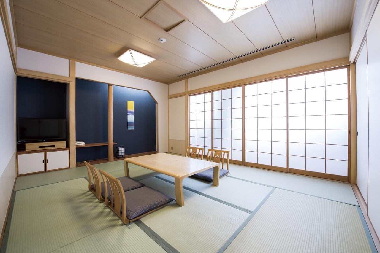 Hotel Port Plaza Тиба Экстерьер фото A room at the Kyoto International Manga Museum