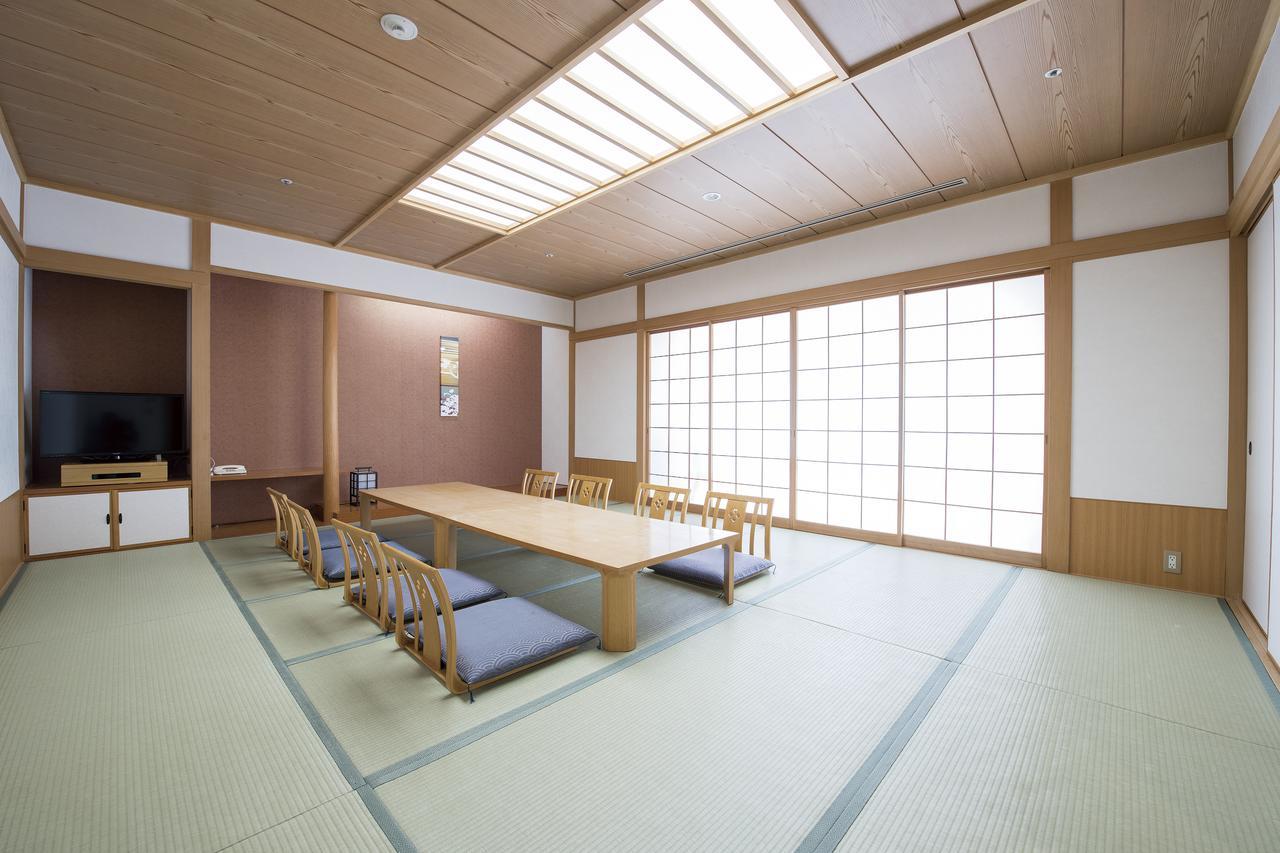 Hotel Port Plaza Тиба Экстерьер фото A traditional Japanese room