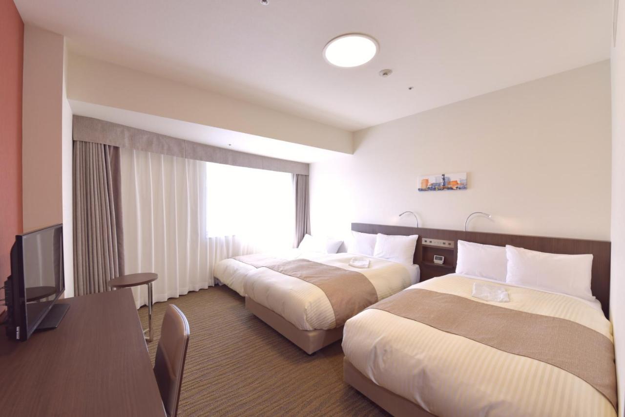 Hotel Port Plaza Тиба Экстерьер фото A typical room at a business hotel in Japan