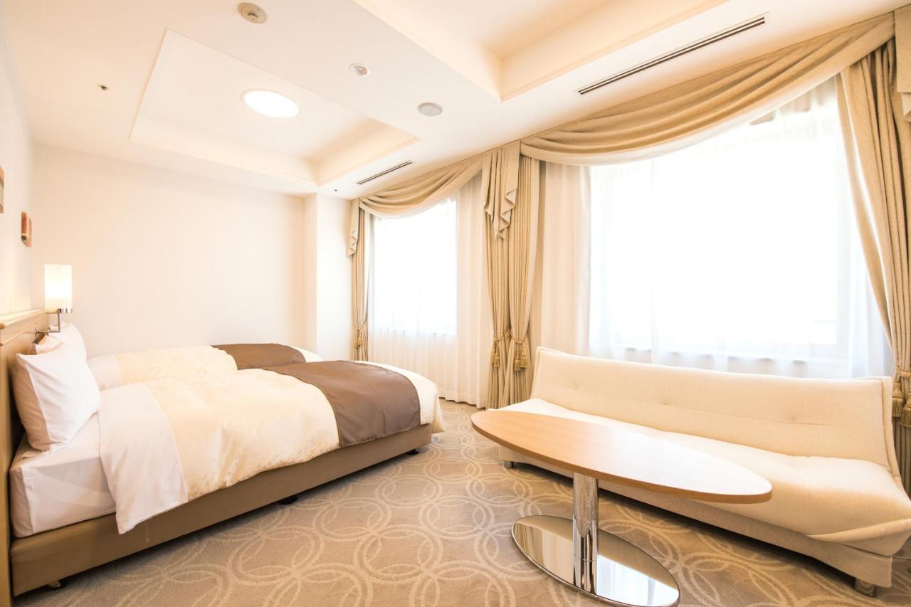 Hotel Port Plaza Тиба Экстерьер фото A room at the hotel