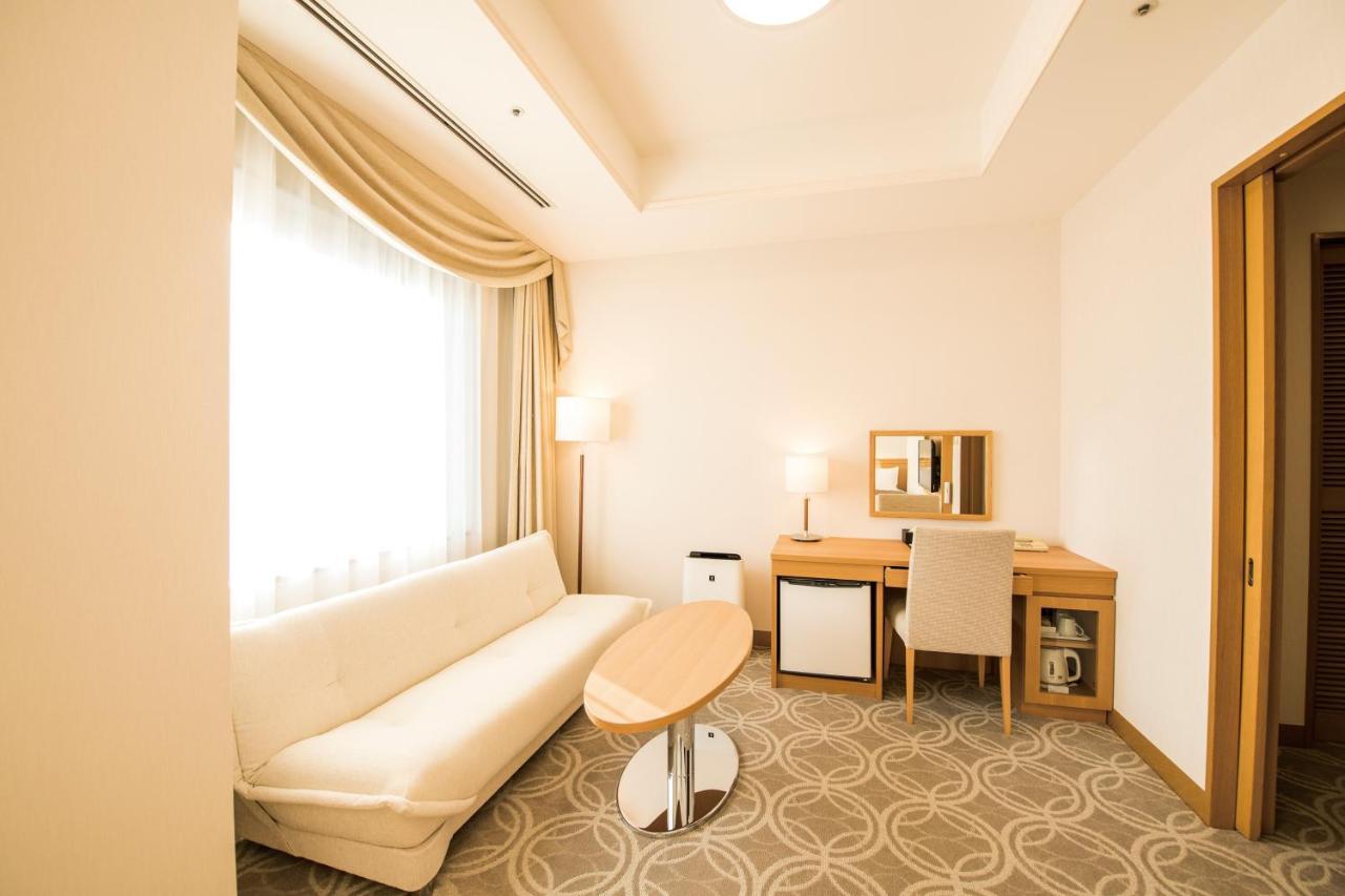 Hotel Port Plaza Тиба Экстерьер фото A room at the hotel