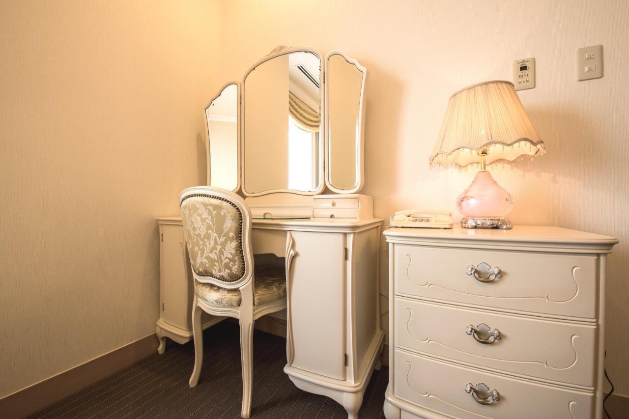 Hotel Port Plaza Тиба Экстерьер фото A dressing table