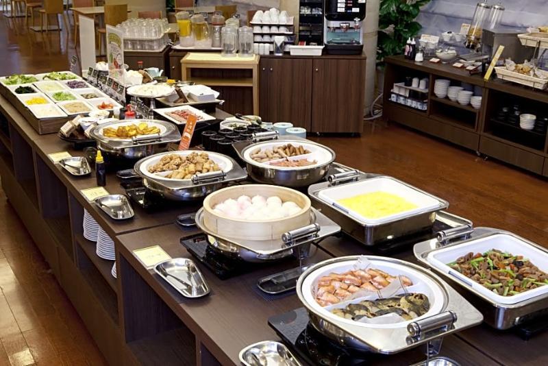 Hotel Port Plaza Тиба Экстерьер фото A buffet in Japan